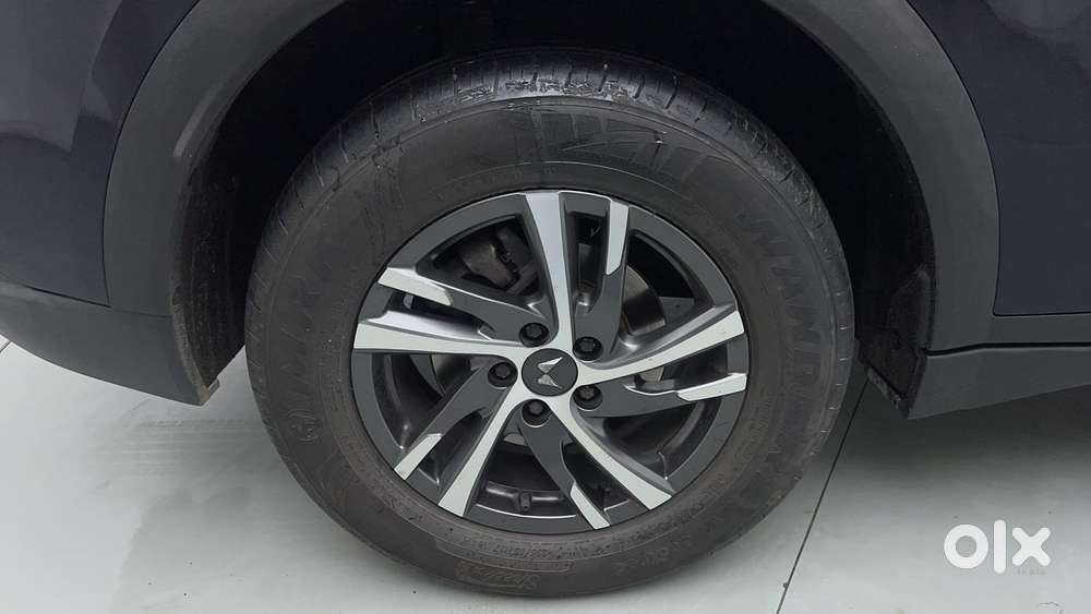 Mahindra Xuv700 2.0 Ax 5 Petrol At Str, 2023, Petrol