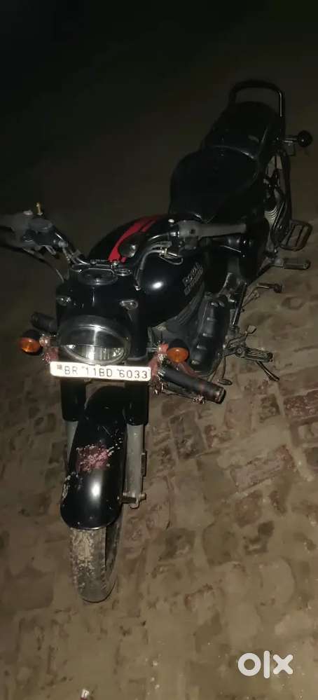 Royal Enfield Classic 350 2023 best condition me hai