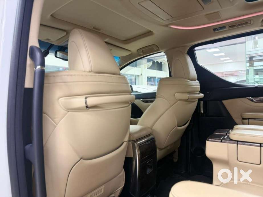 Toyota Vellfire 2.5 Hybrid, 2022, Petrol