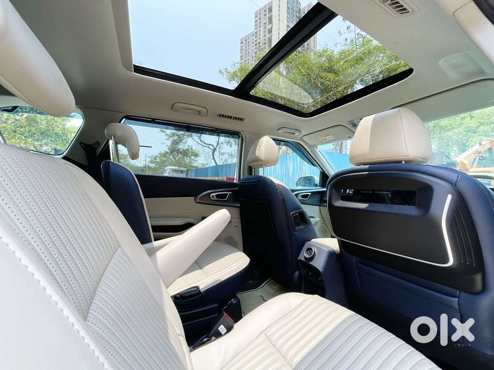 Kia Carens Clavis, 2025, Petrol