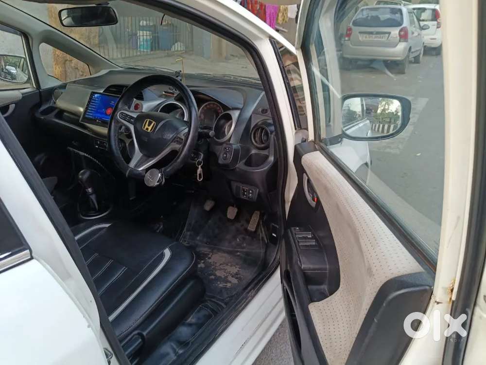 I Want To Sell My Honda Jazz Car.