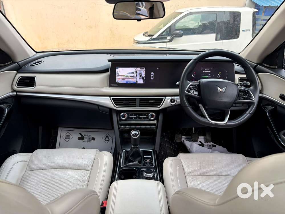 Mahindra Xuv700 2.2 Ax 7 Diesel Mt Luxury Pack Str, 2022, Diesel