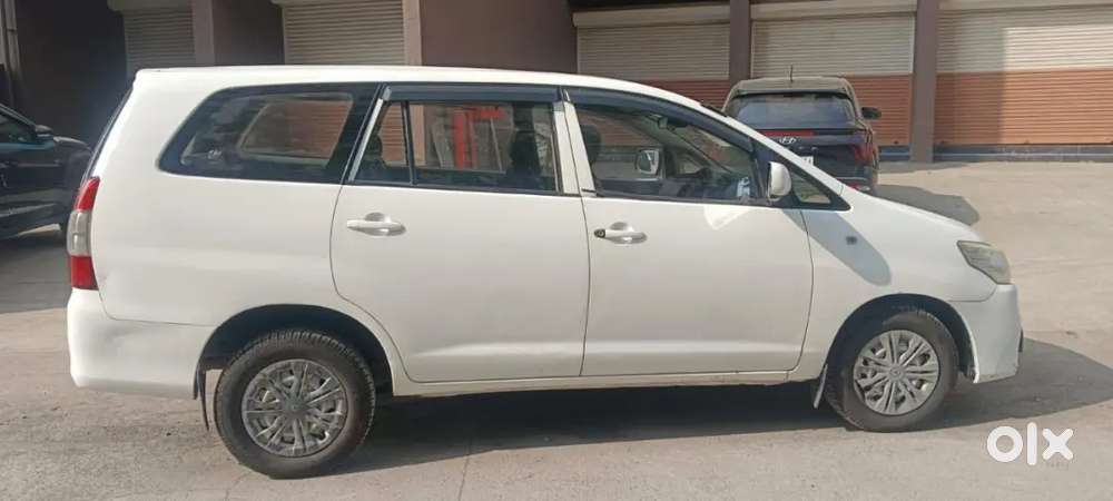 Toyota Innova 2015 Diesel 110000 Km Driven