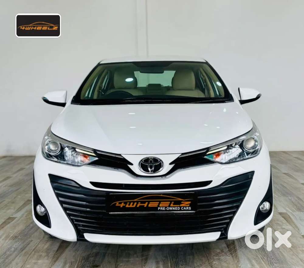 Toyota Yaris V Cvt, 2019, Petrol