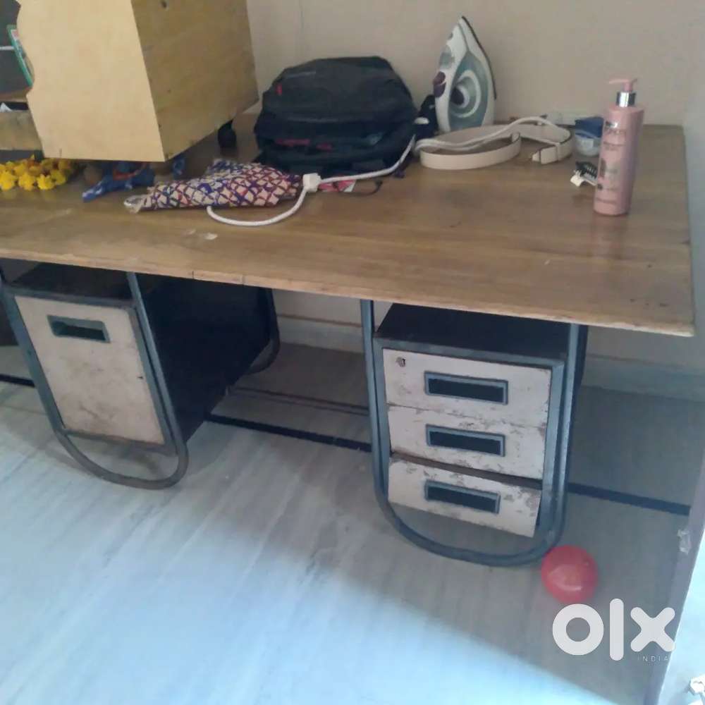 Office table