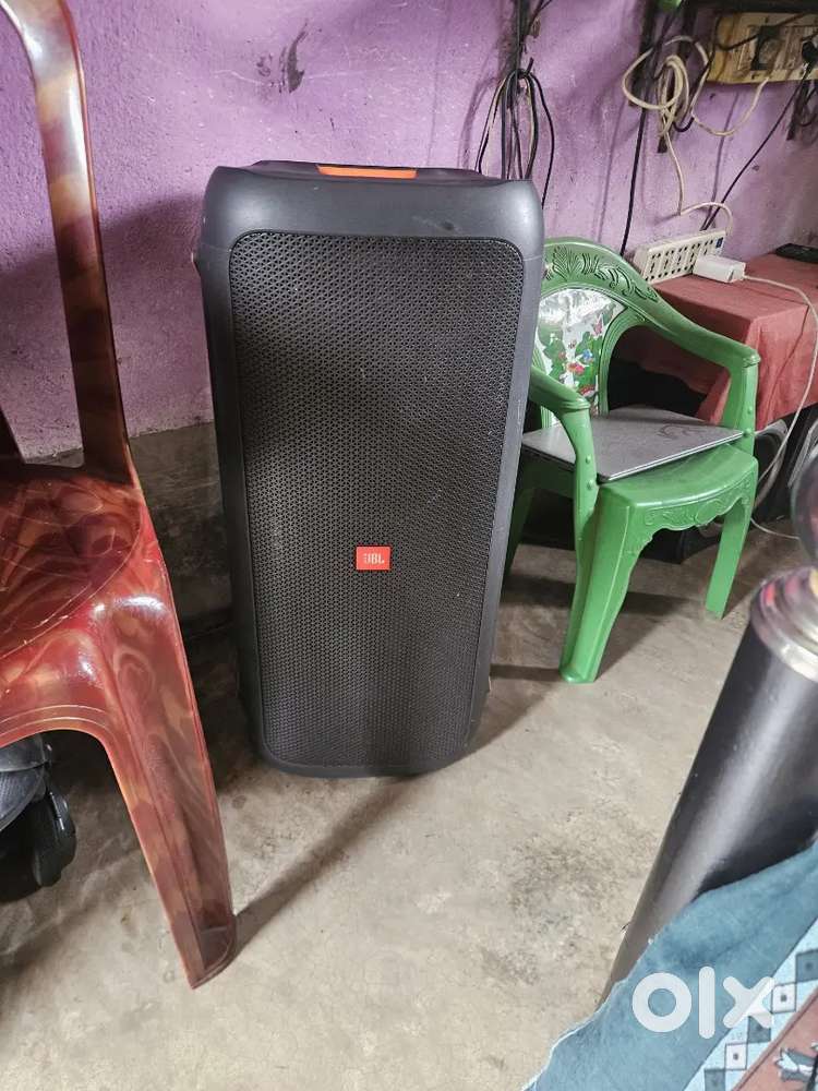 JBL 300 240 RMS 8hrs battery backup indoor outdoor loud bass and sound