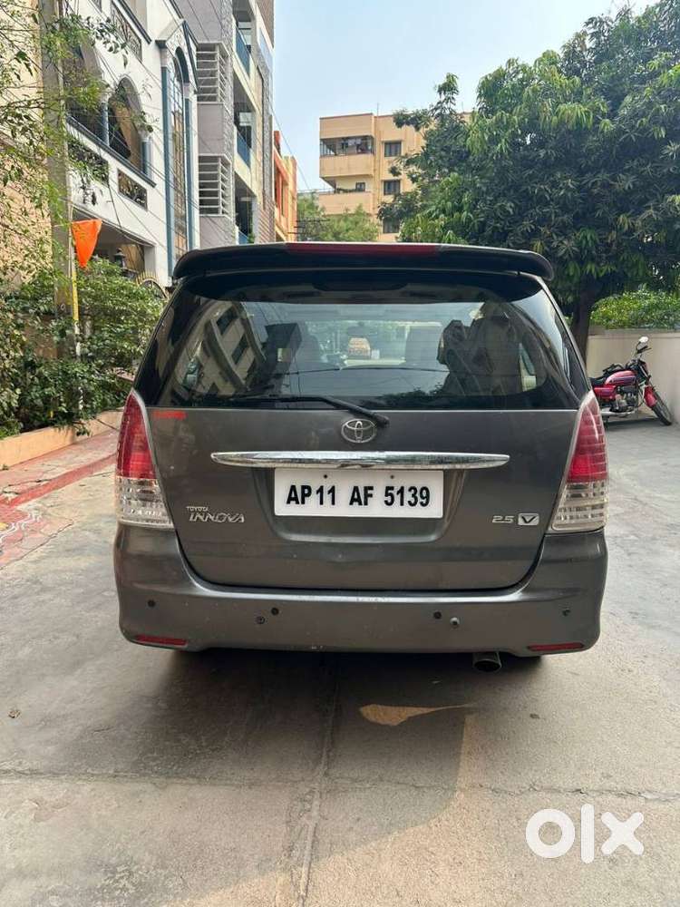 Toyota Innova 2004-2011 2.5 V Diesel 8-seater, 2009, Diesel