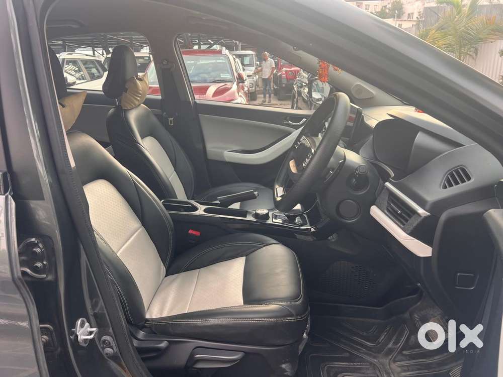 Tata Nexon, 2023, Petrol