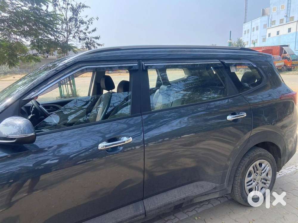 Kia Carens 2024 Petrol Well Maintained