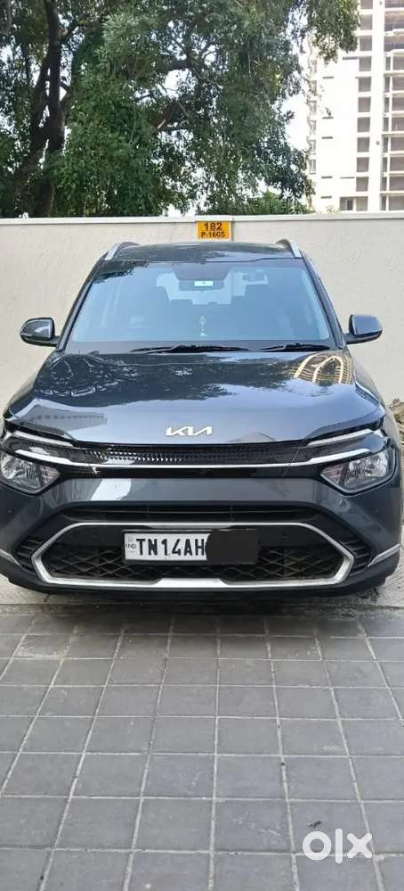 Kia Carens 2023 Petrol Well Maintained