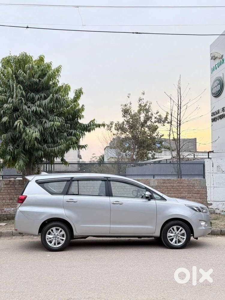 Toyota Innova Crysta 2.4 V, 2016, Diesel