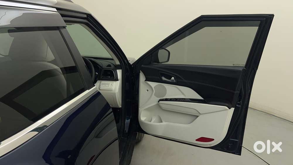 Mahindra Xuv 3xo Ax7l 1.2 Petrol At (pg), 2024, Petrol