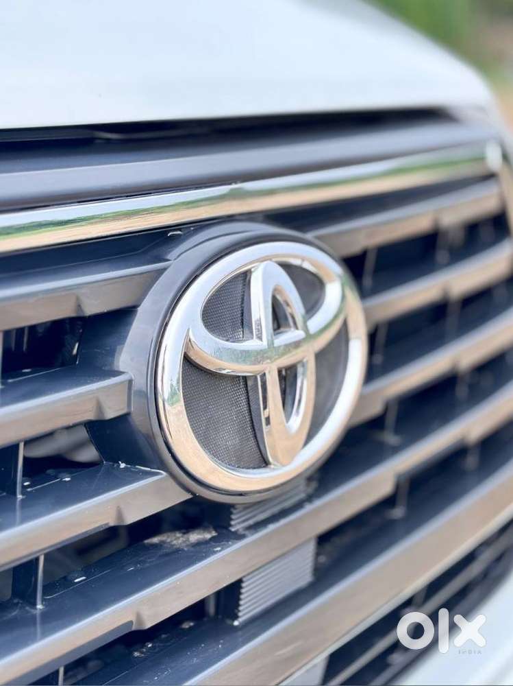 Toyota Innova Crysta 2.4 G Plus Mt 8 Str, 2025, Diesel