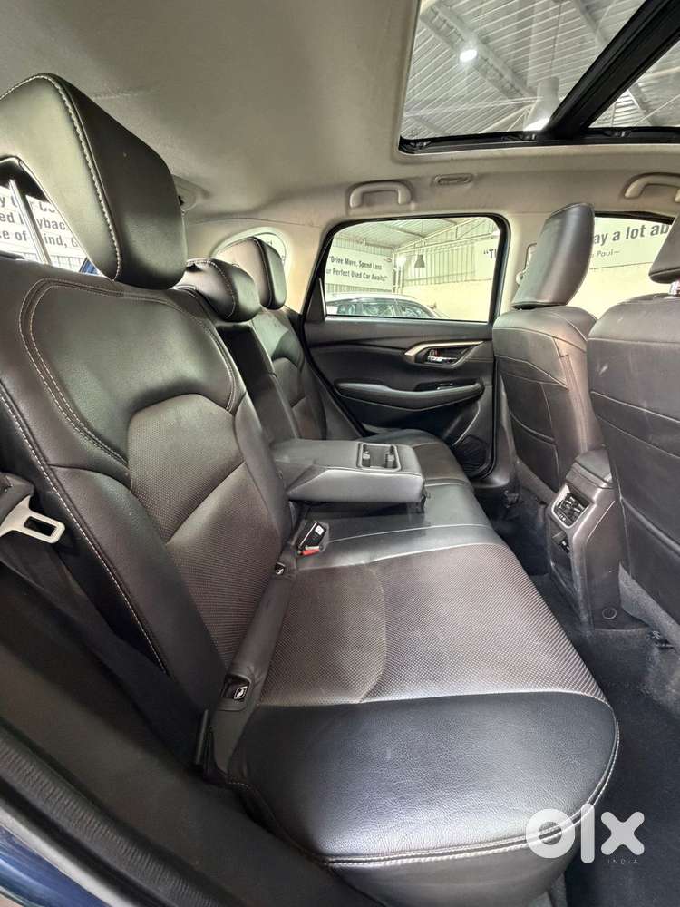 Maruti Suzuki Grand Vitara 1.5 Zeta Plus Dual Tone Intelligent Hybri..