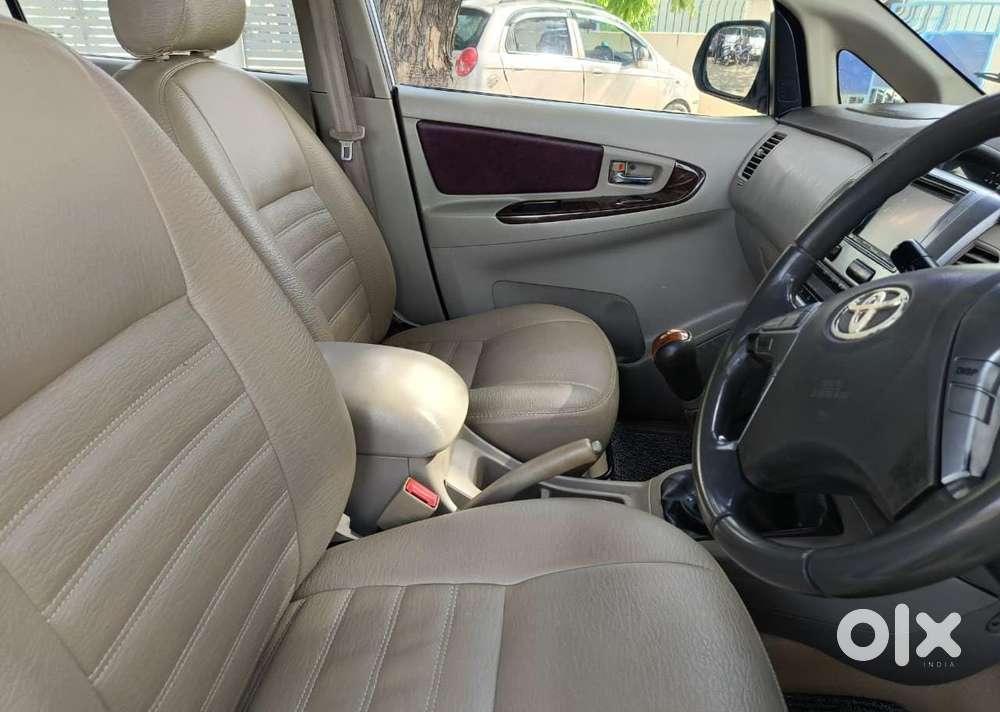 Toyota Innova 2.5 Vx 8 Seater Bs Iv, 2013, Diesel