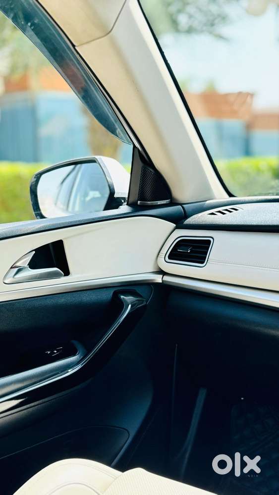 Mahindra Xuv700 2.2 Ax 7 Diesel At Luxury Pack Str Awd, 2023, Diesel
