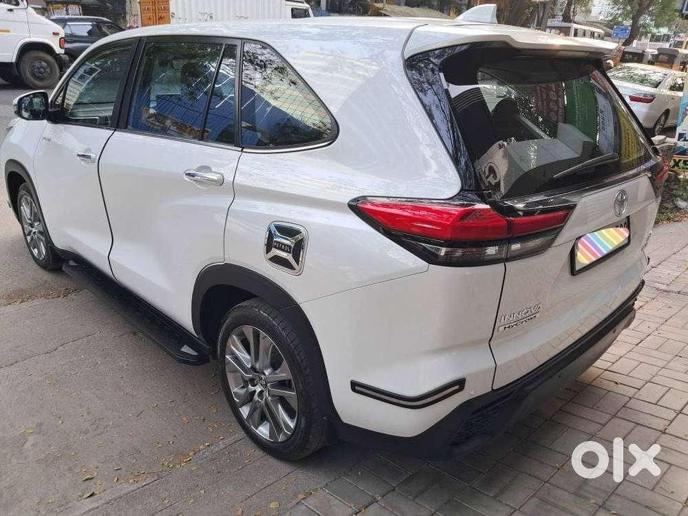 Toyota Innova Hycross 2.0 Zx Hybrid 7 Str, 2024, Petrol