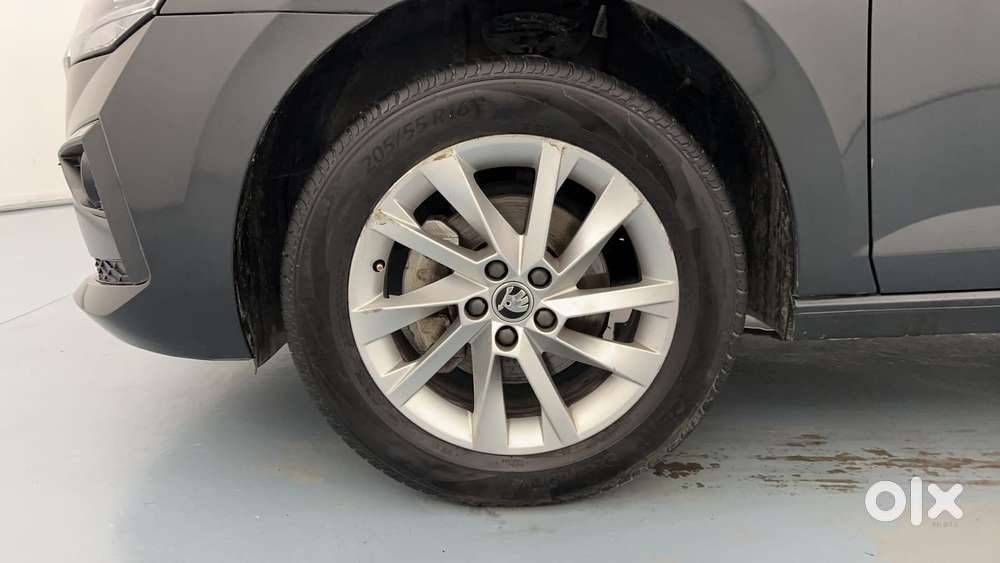 Skoda Slavia Ambition 1.0l Tsi Mt, 2025, Petrol