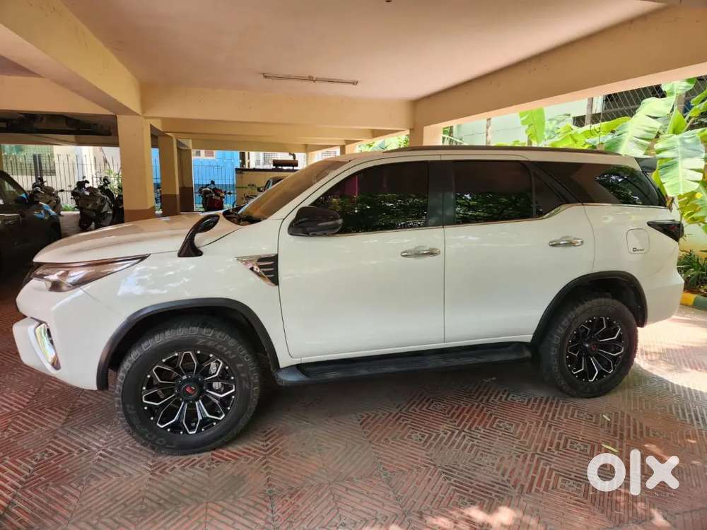 Toyota Fortuner Legender
