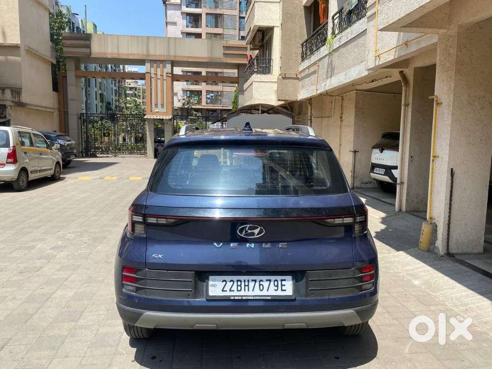 Hyundai Venue 2022 Petrol 11700 Km Driven