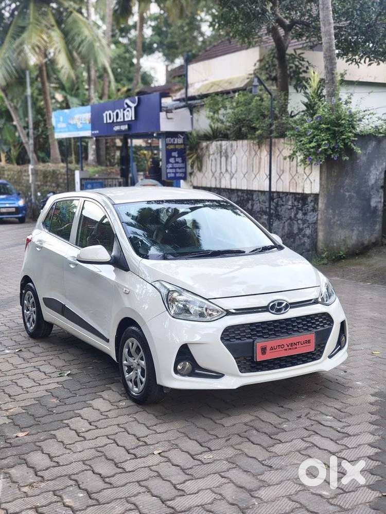 Hyundai I10 Sportz, 2017, Petrol