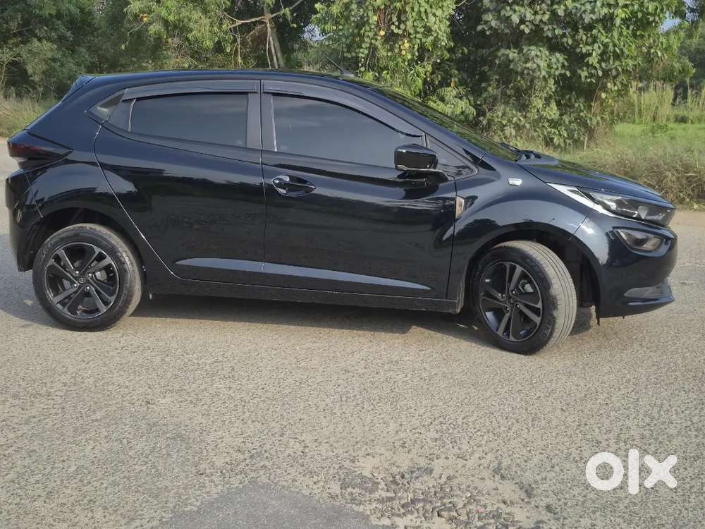Emmaculate Condition Premium Hatchback 2023 Altroz Dark Edition.