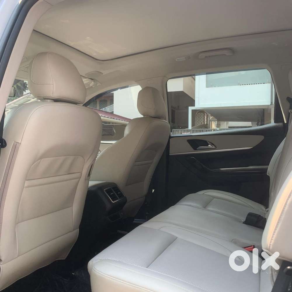 Mahindra Xuv700 2.2 Ax 7 Diesel Mt Luxury Pack Str, 2025, Diesel