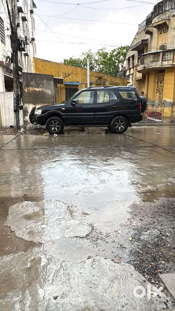 Tata Safari Dicor 2011