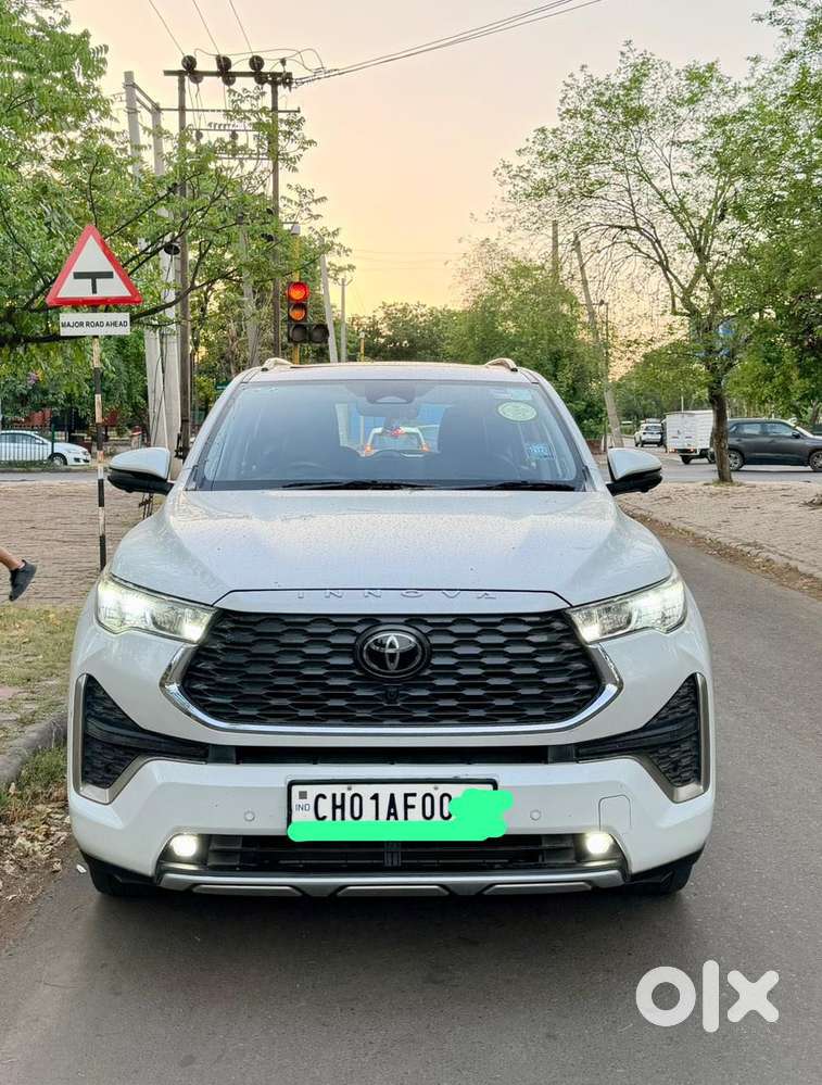 Toyota Innova Hycross 2.0 Zx Hybrid 7 Str, 2024, Petrol