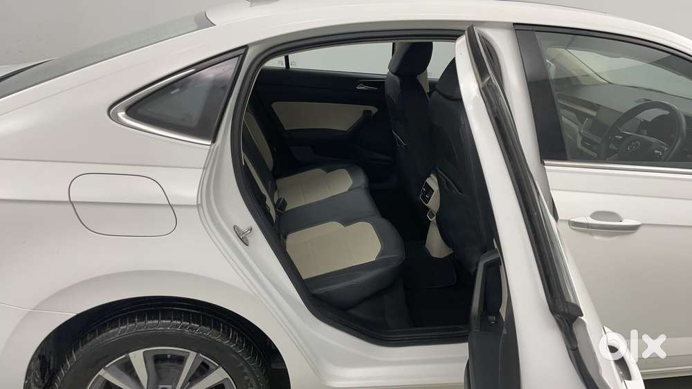 Skoda Slavia Style 1.0l Tsi Mt, 2022, Petrol