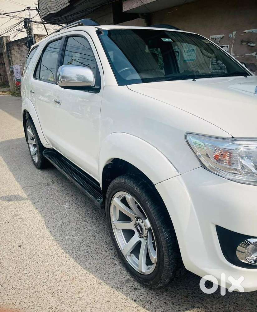 Toyota Fortuner 2011 Manual 4x4 Diesel Well Maintained