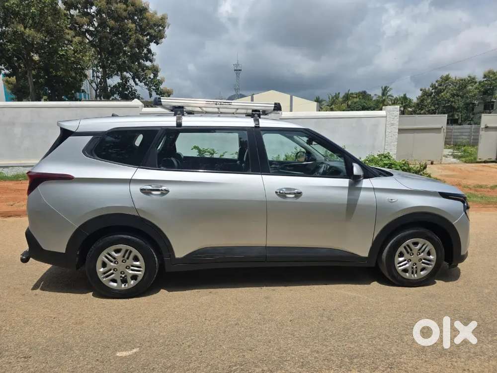 Kia Carens 2023 Petrol Manual 90000 Km First Owner