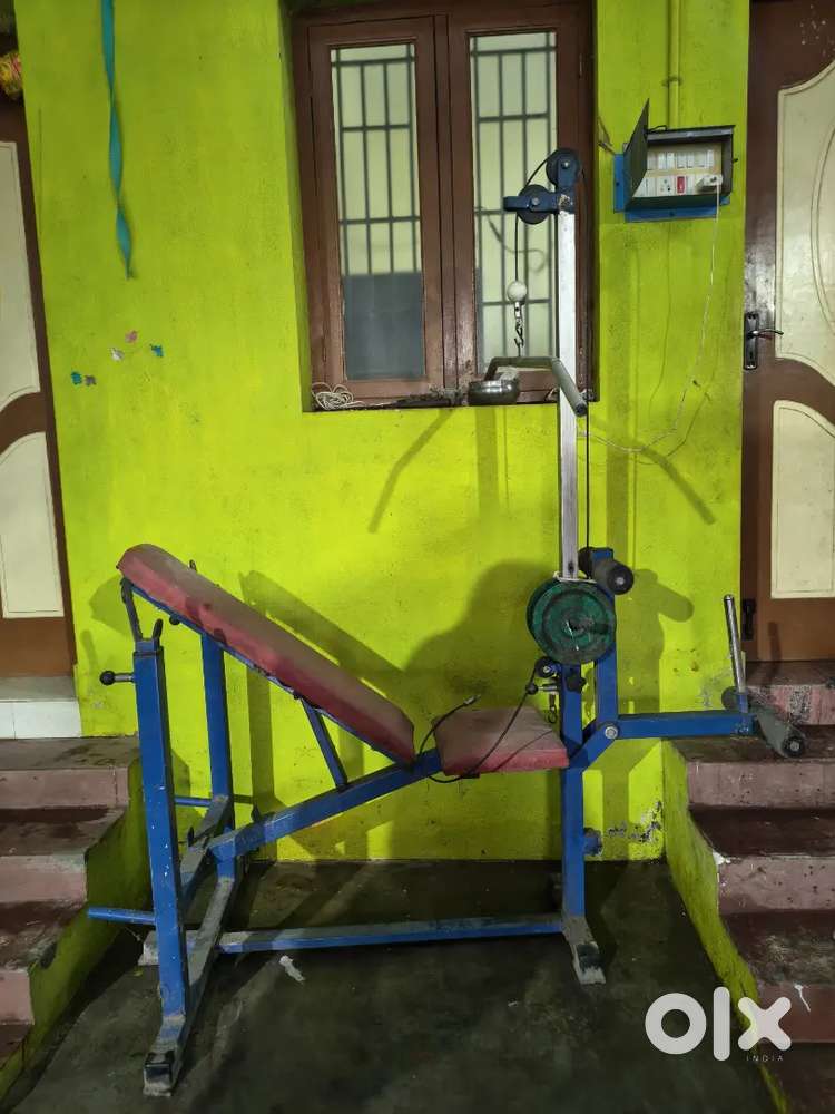 Multi Purpose Home Gym Bench with Lat Pulldown  Leg Extension