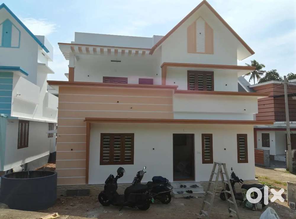 5 CENT LAND WITH 1800 SQUARE FEET 4 BHK HOUSE FOR SALE AT CHALAKUDY