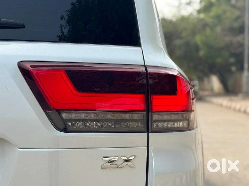 Toyota Land Cruiser Zx Petrol, 2025, Petrol