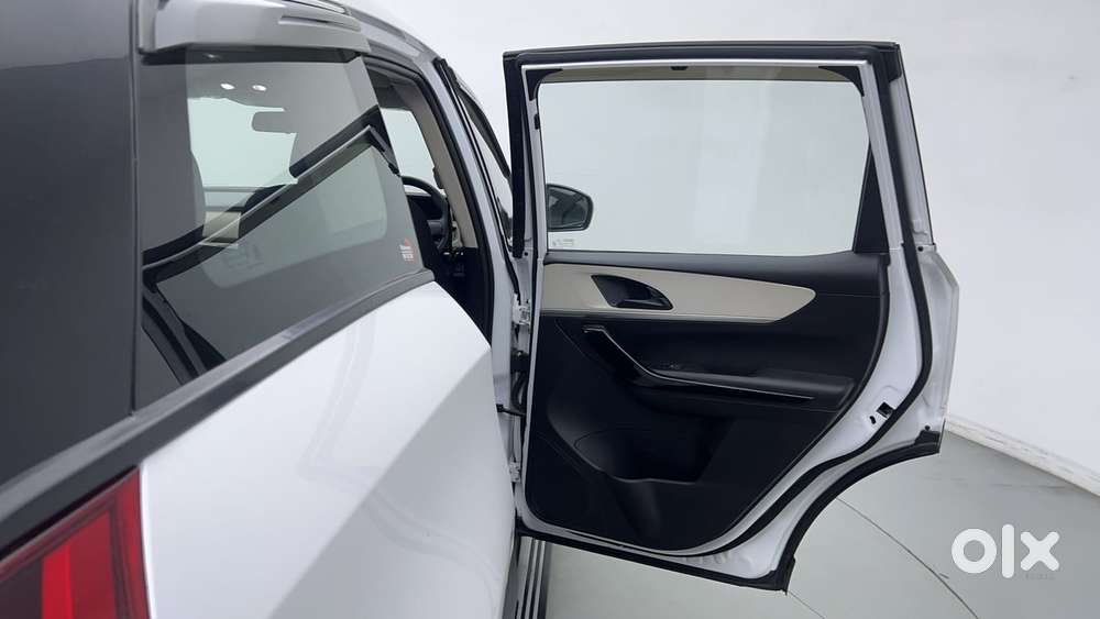 Mahindra Xuv700 2.2 Ax 5 Diesel At Str, 2023, Diesel