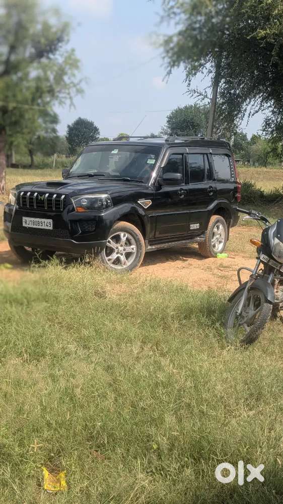 Mahindra Scorpio 2016 4x4 Black