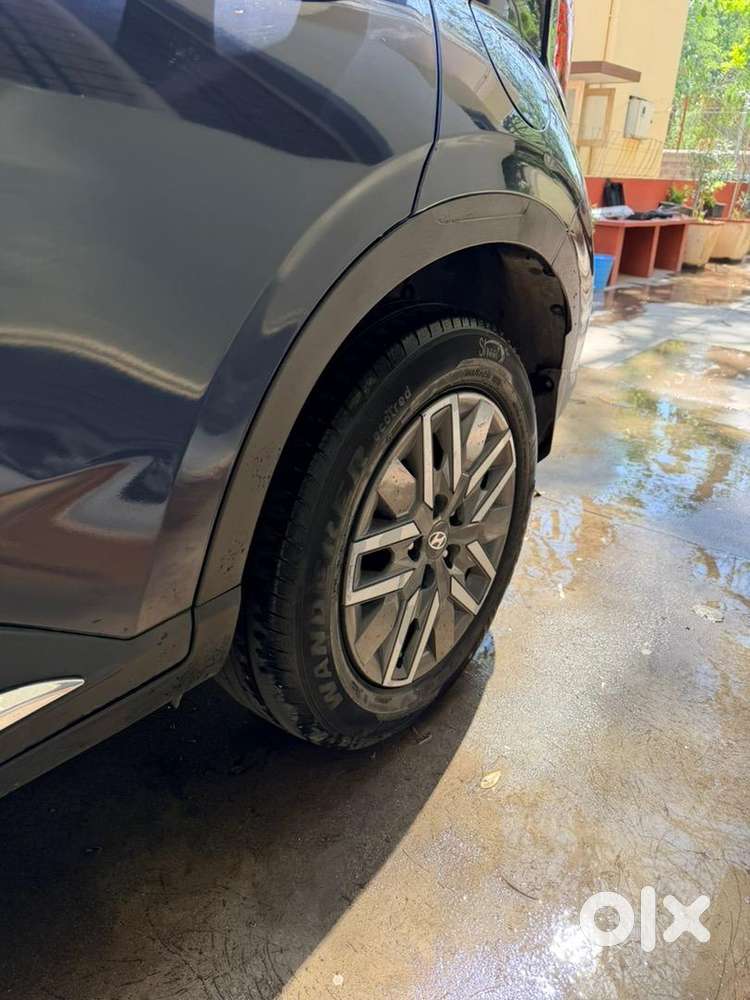 Hyundai Venue 2021 Petrol 29500 Km Driven