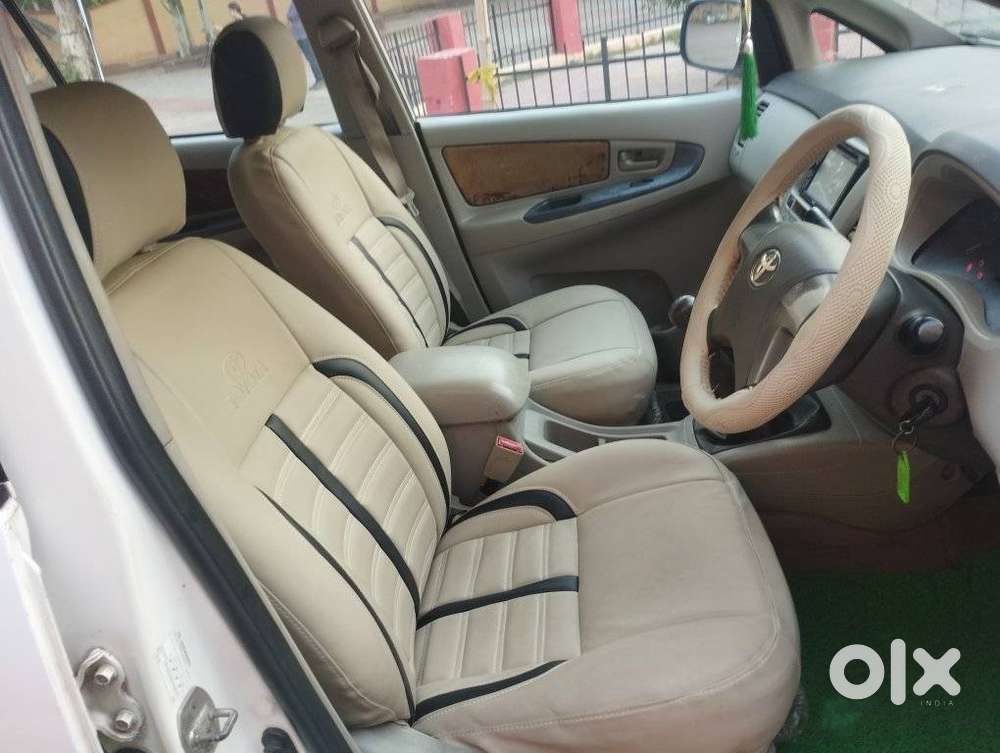 Toyota Innova 2.5 G (diesel) 8 Seater, 2014, Diesel