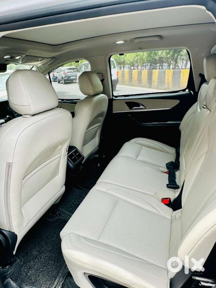 Mahindra Xuv700 Petrol 8000 Km Driven