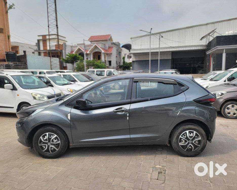 Tata Altroz 1.2 Xe, 2022, Petrol