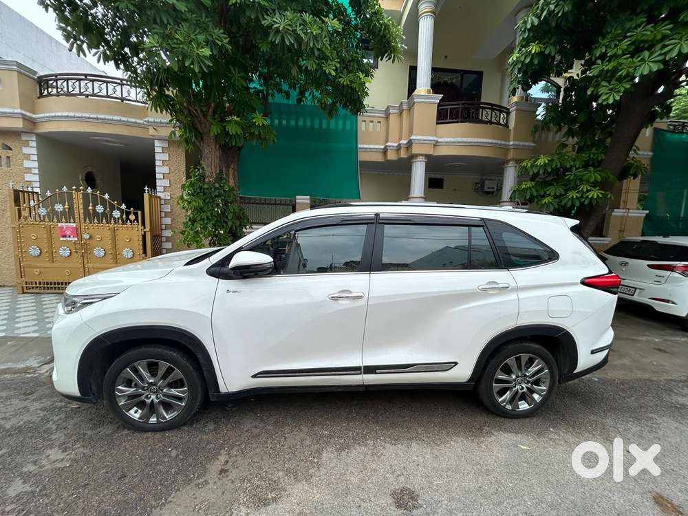 Toyota Innova Hycross Hybrid 2025