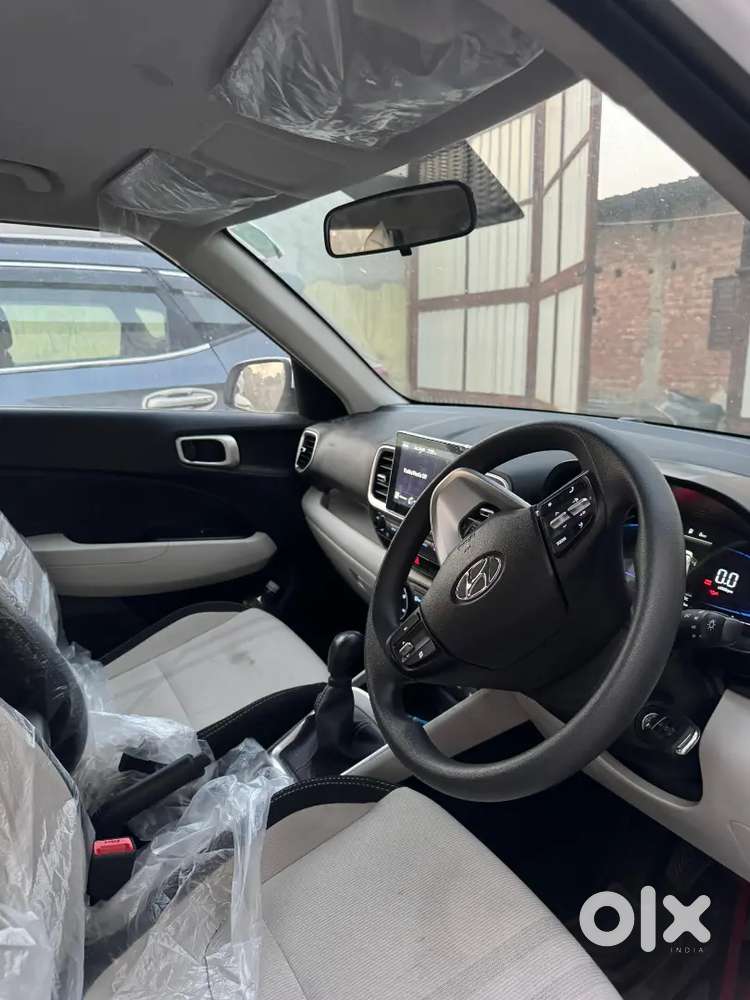 Hyundai New Venue 2024 Petrol 4200 Km Driven