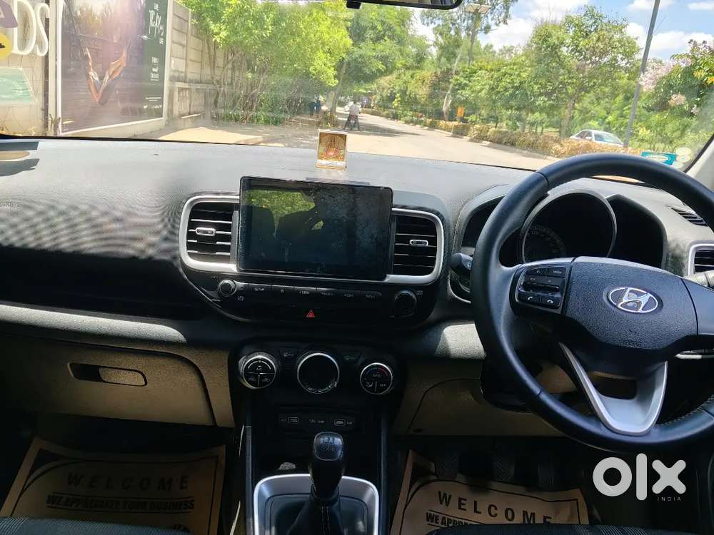 Hyundai Venue 2022 Petrol 65000 Km Driven