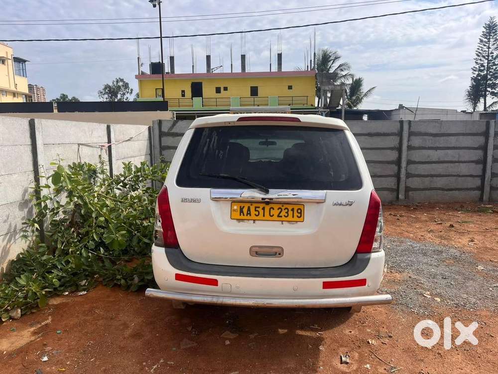 Isuzu Mu7 2015