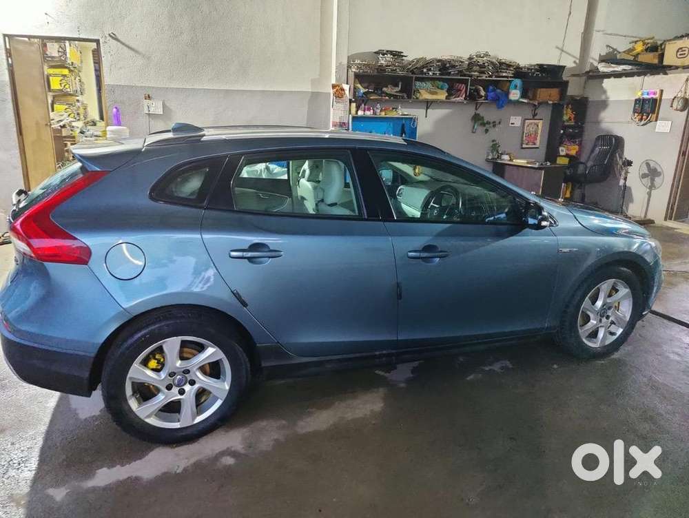 Volvo V40 Cross Country 2015 Diesel Well Maintained