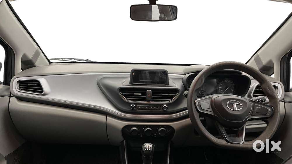 Tata Altroz 1.2 Xe, 2020, Petrol