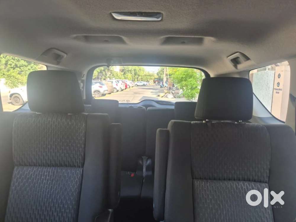 Toyota Innova Crysta [2020-ongoing] 2.4 Gx 7 Str, 2017, Diesel