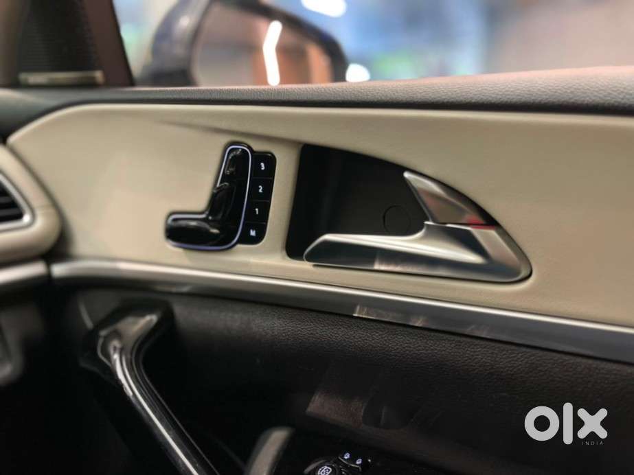 Mahindra Xuv700 2.0 Ax 7 Petrol At Luxury Pack Str, 2022, Petrol