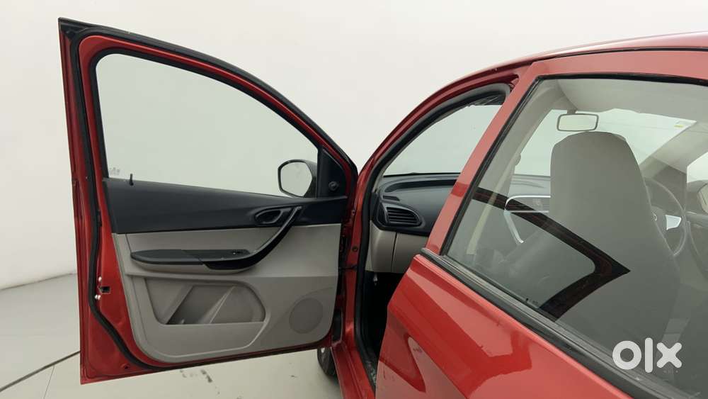 Tata Tiago 1.2 Revotron Xm, 2017, Petrol